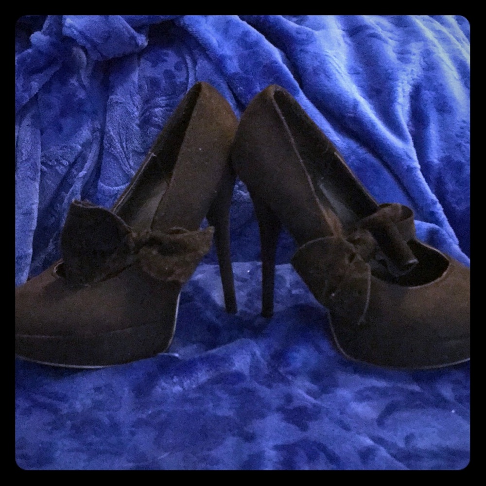 Black Platform Heel with Velvet Bow